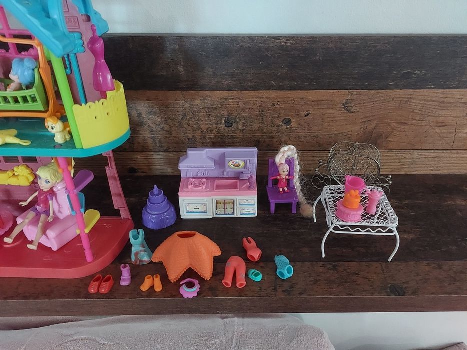 Елза и Ана, Мини къща с кукли