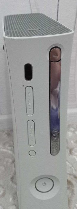 xbox 360, 2 жостика оригинал и 25 игр срочно