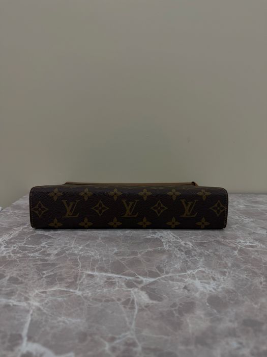 КАТО ЧИСТО НОВ Louis Vuitton Monogram Clutch