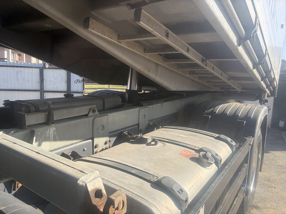 Vand scania basculabila pe 3 parti 4x2