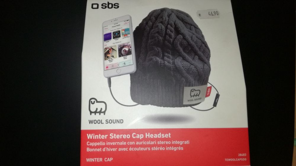 Зимна вълнена шапка