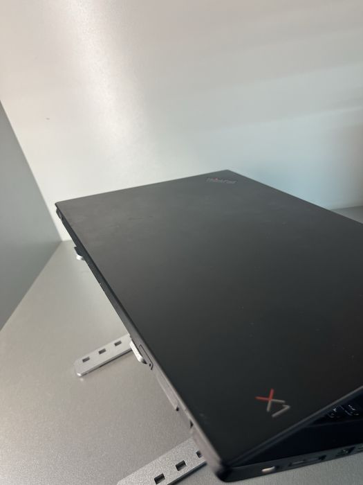 ThinkPad X1 Carbon i7-8/16/512