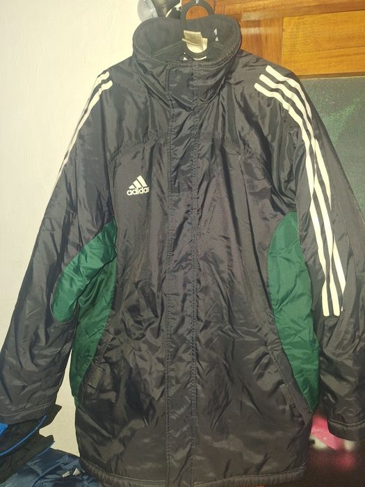geaca adidas XL cu mic defect