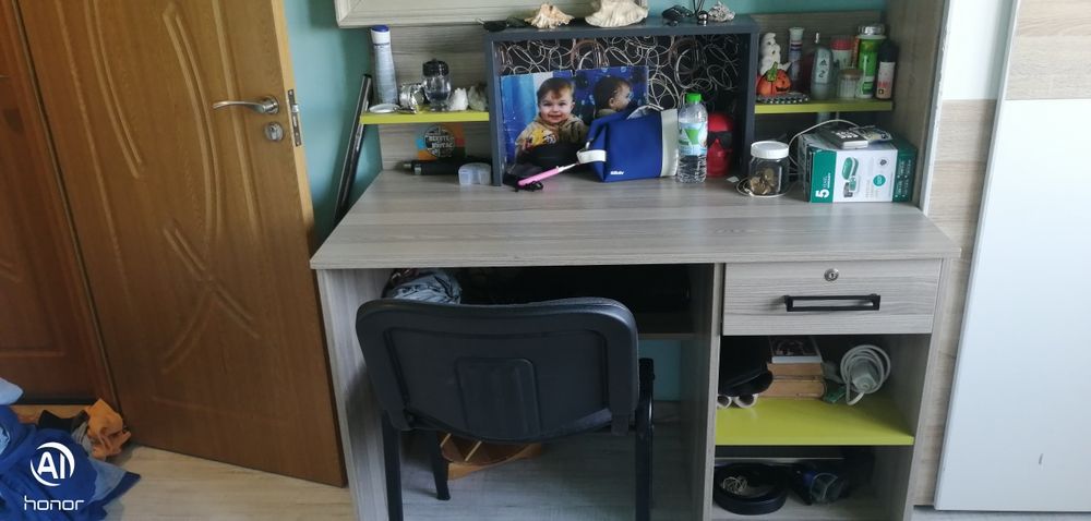 Ученическо бюро почти ново.