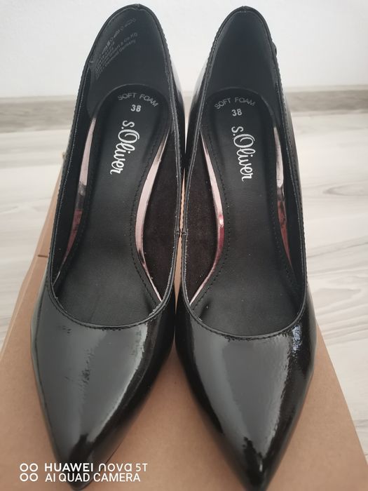 Vând pantofi lăcuiți eleganti noi