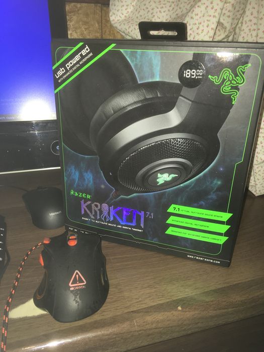 Настолен компютър за гейминг и работа.