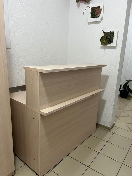 Шкафчик , стол и зеркало
