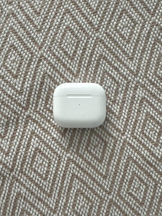 Casti Airpods generatia 3