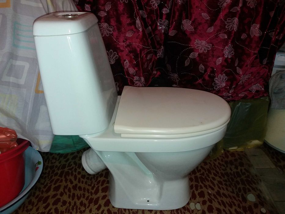 Продам унитаз . .
