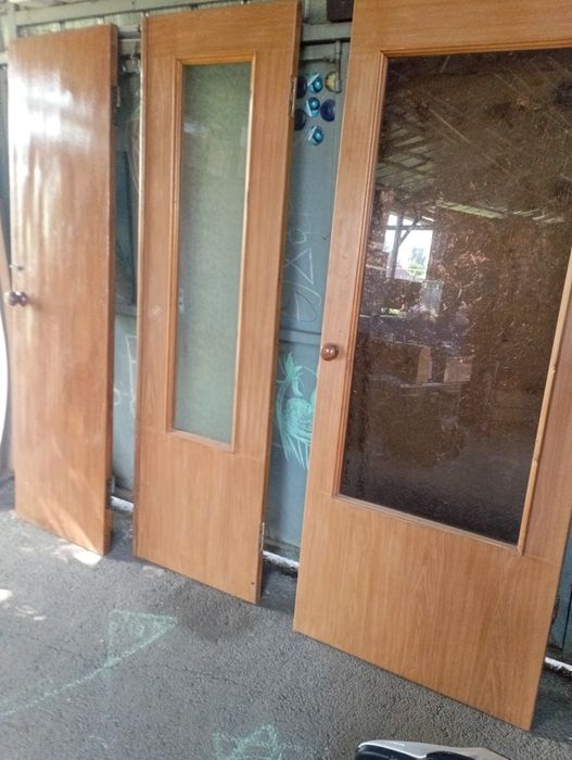 Продам двери деревянные