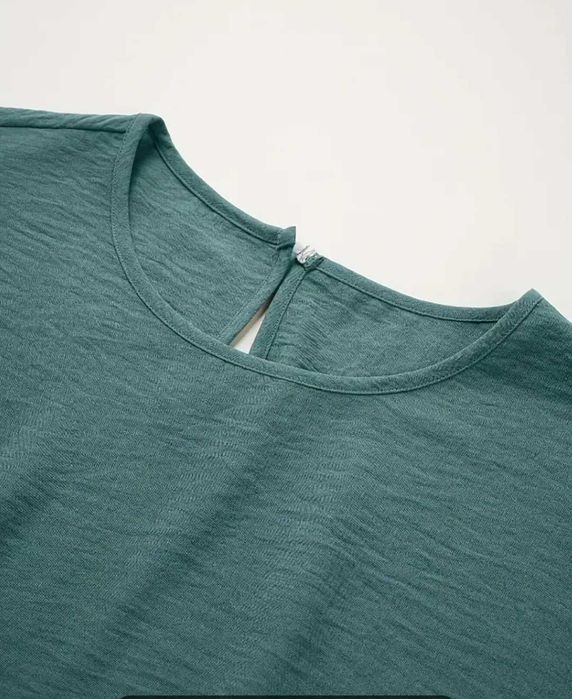 Лятна дамска рокля с кръгло деколте, права форма и двойни джобове