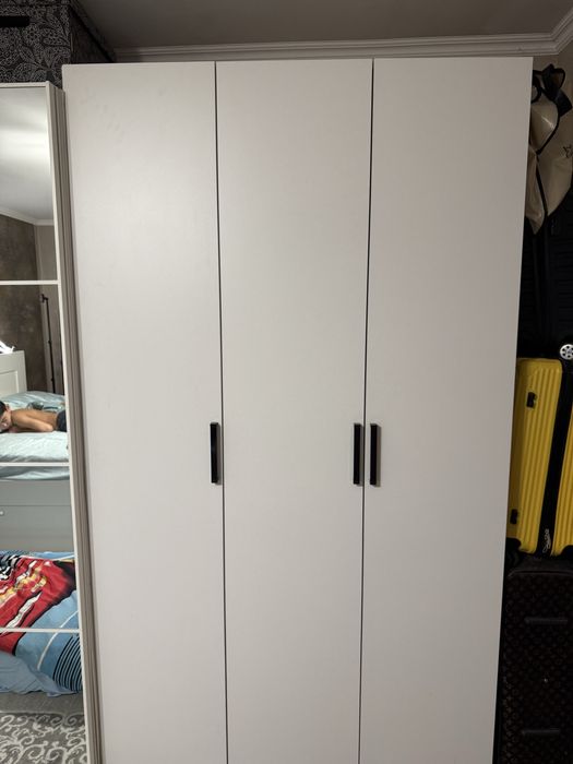 Шкаф для вещей.высота 1.3