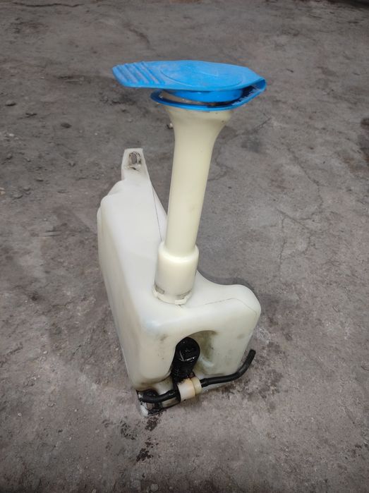 Бачок омывателя с насосом