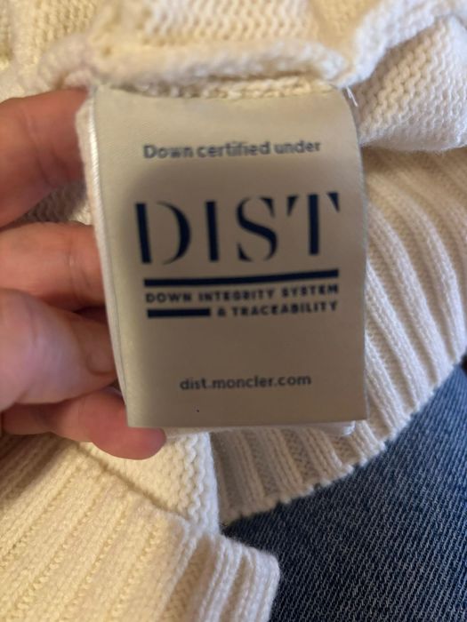 Bluza dama moncler alba cu scris pe ea