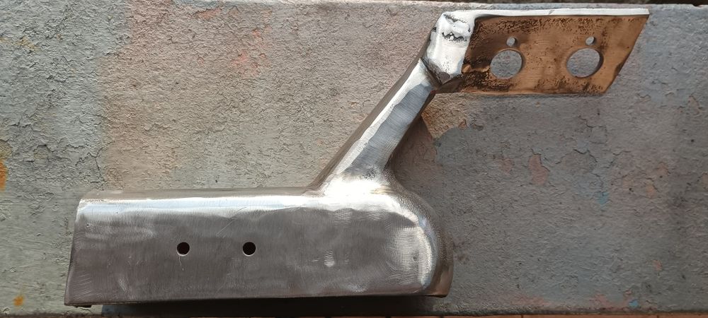 Faruri + suporți UTB 650 – set complet