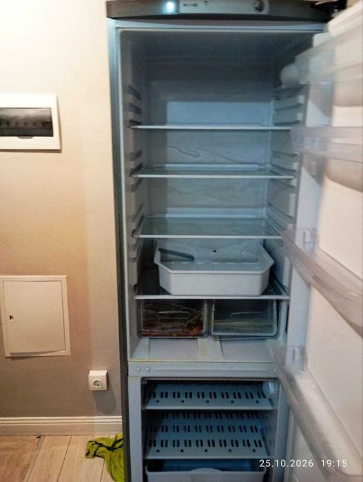 Продам холодильник Indesit