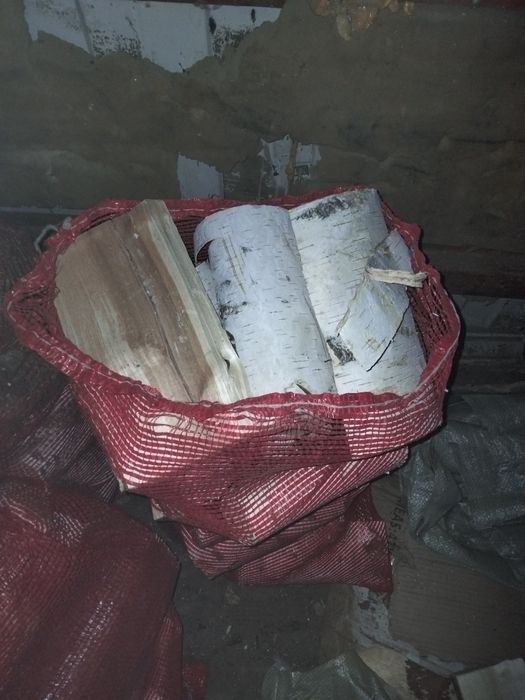 Дрова, в мешках.