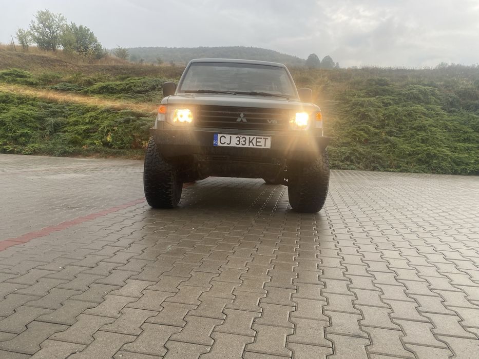 Mitsubishi   pajero 3.0 v6