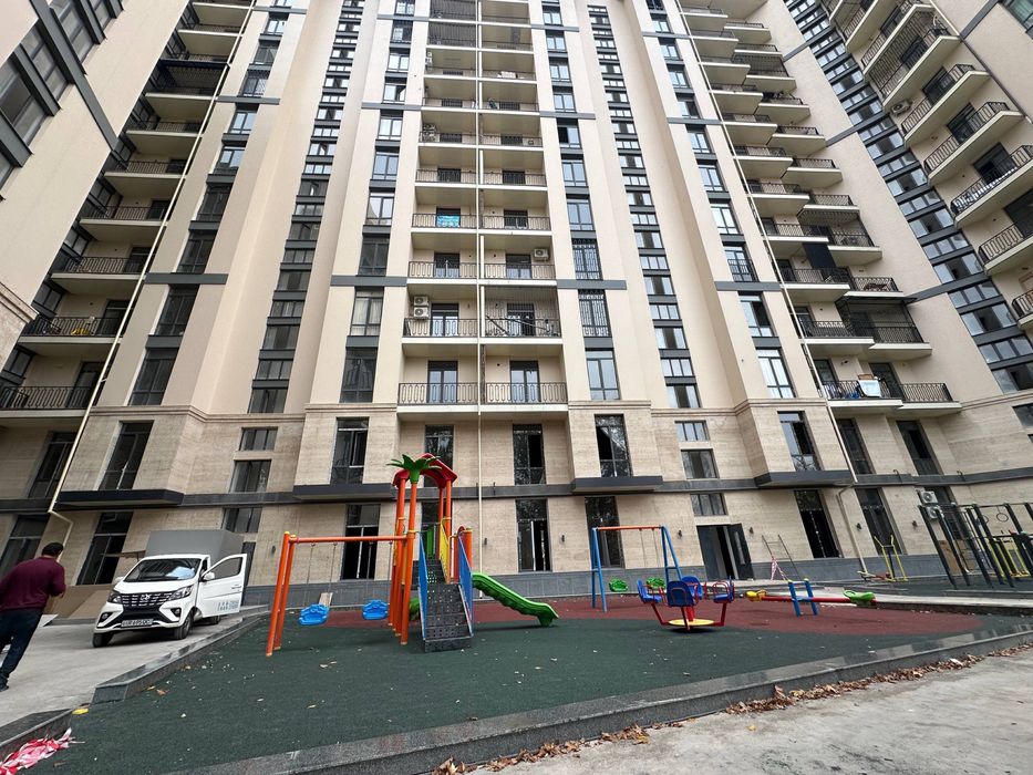 Продается метро бий 2 х ком новостройка