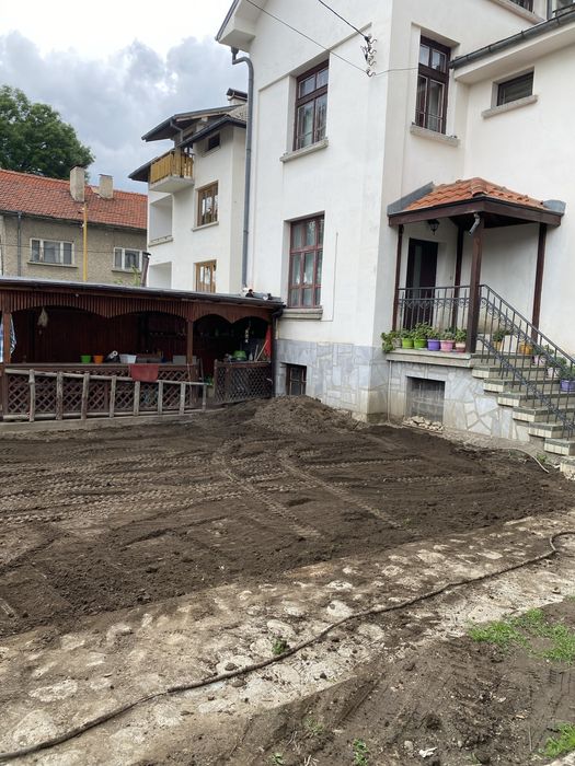 Изкопни услуги с мини багер 1.8 т, самосвал и комбиниран багер