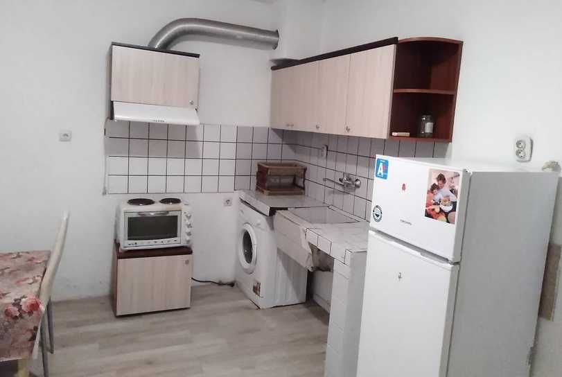 Дава се под наем Двустаен апартамент в Бургас, Лазур - 45 кв.м за 306 € - Снимка #2