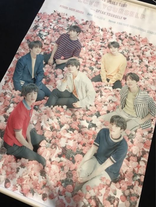 BTS плакат и чанта