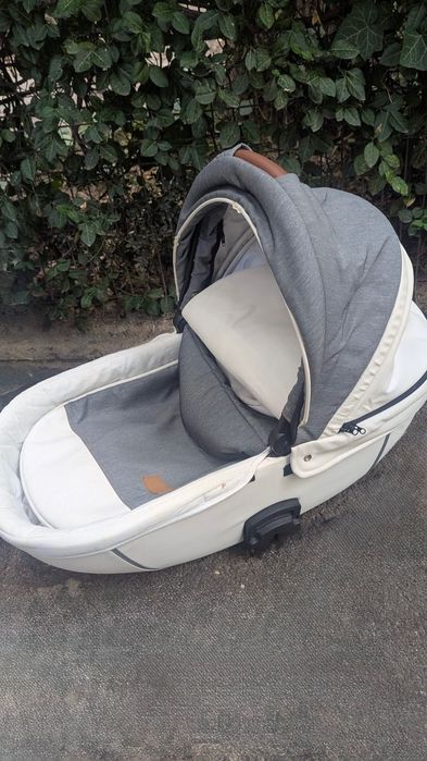 Vând Carucior 3 in 1 Krausman Nexxo, stare foarte bună, complet, Alb