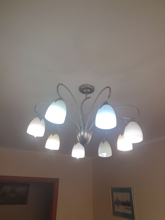 Продам 8- рожковую люстру