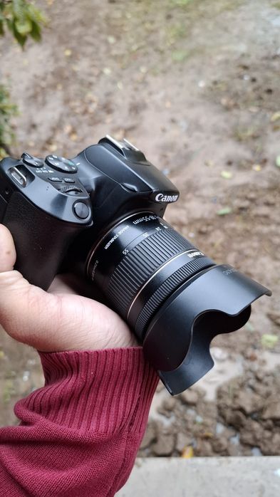 Canon 250D sotiladi