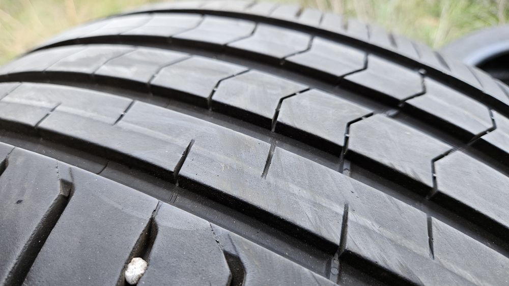 2бр гуми 235 45 17 вредещайн vredestein