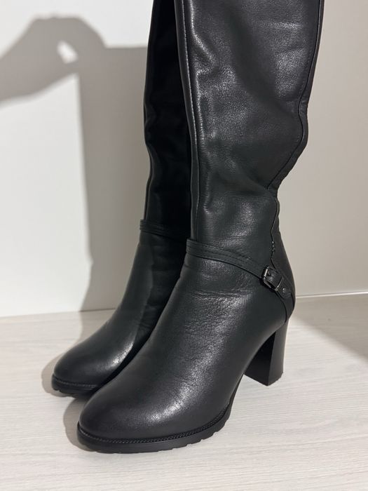 Женские зимние кожаные длинные сапожки на каблуке