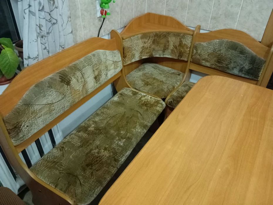 Кухонный мягкий уголок