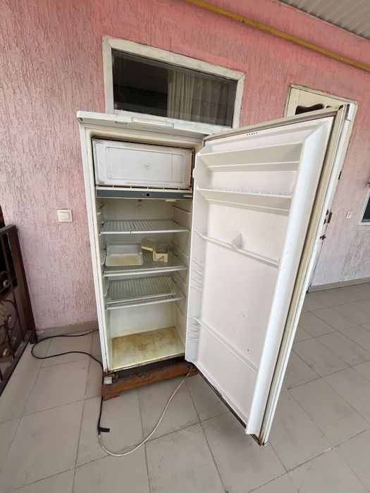 Холодилник бирюса