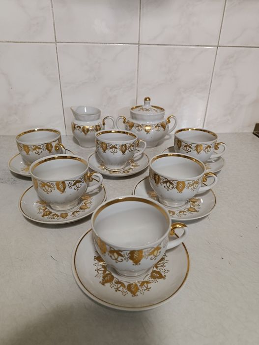 Продам фарфоровый сервиз