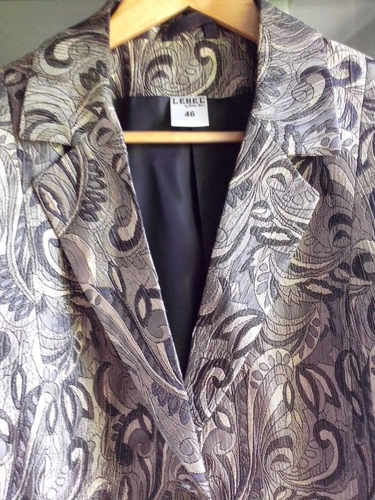 taior,sacou 46/48,elegant,gri satinat,pentru ocazii deosebite