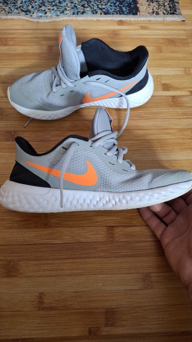 Adidasi Nike Running