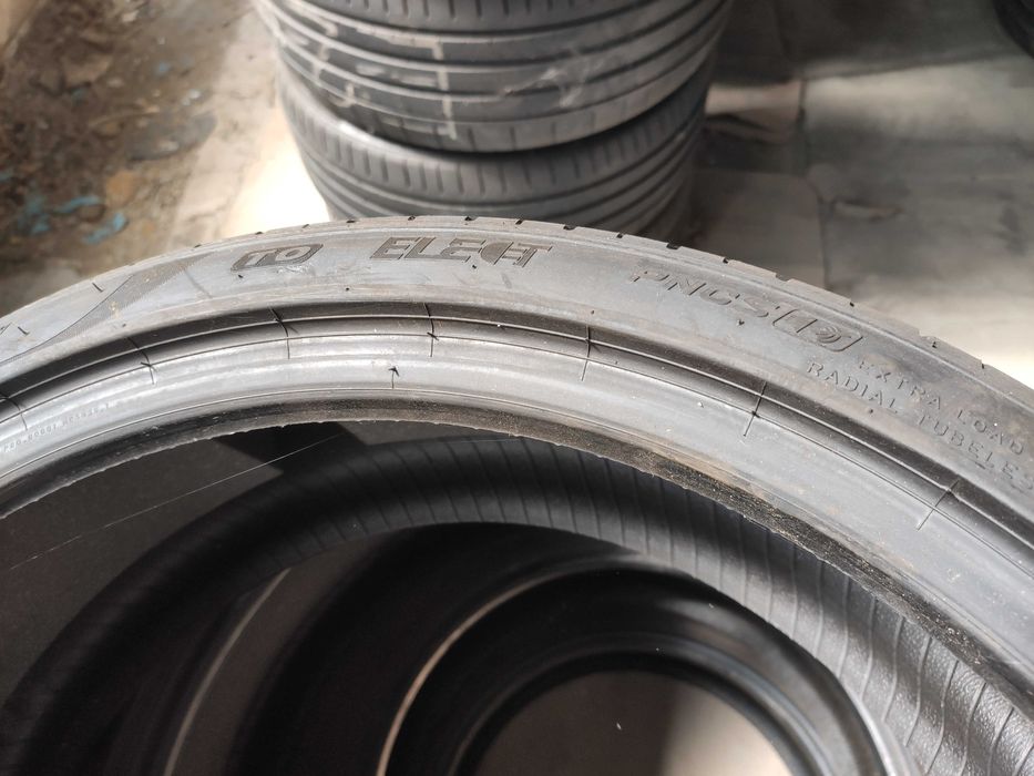 2бр Летни гуми 235 35 20 - Pirelli - DOT 2022