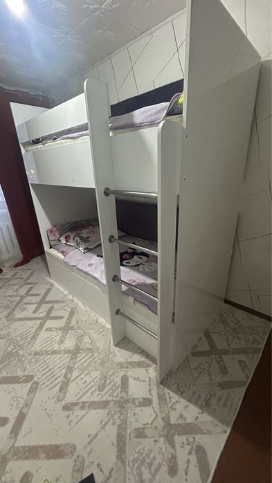 Двухяростный кроват