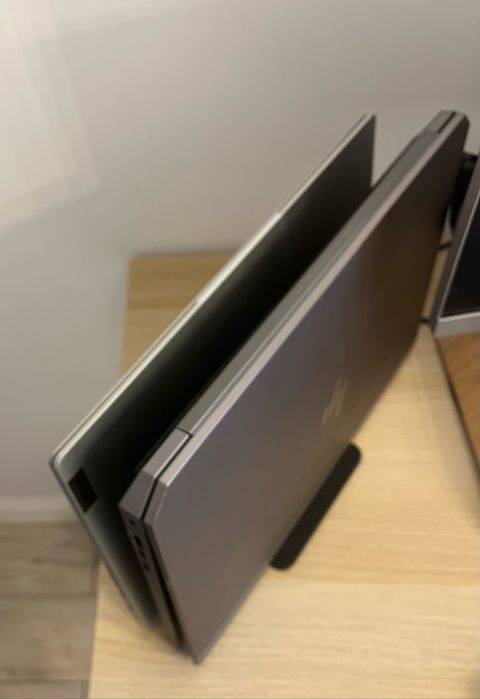 Suport dublu pentru laptopuri, tablete, tastaturi
