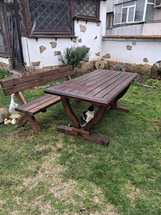 Градински маси и пейки