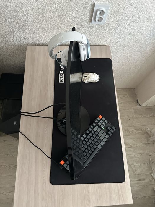 Продается стол..