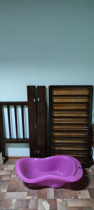 Детская кроватка и ванна