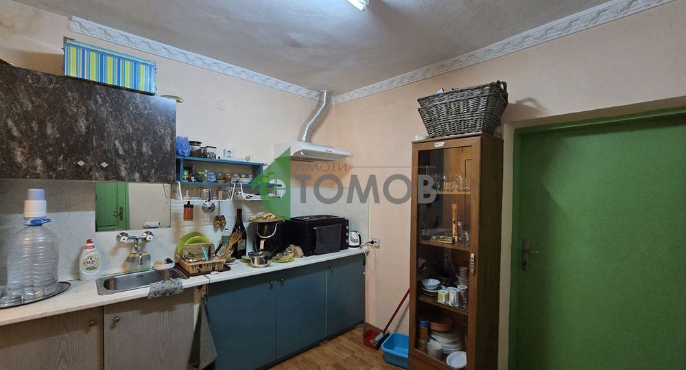 Двуетажна монолитна къща в район Широк Център