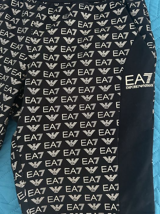 Къси панталони EA7-размер S