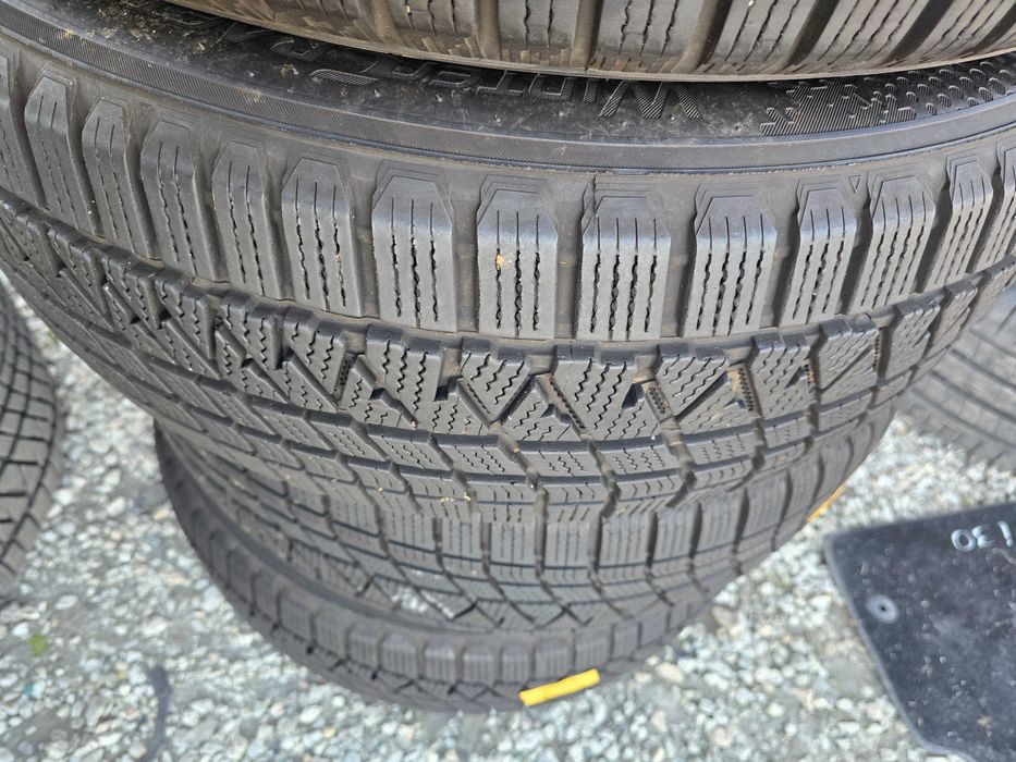 Зимни гуми  KUMHO  235/55/19