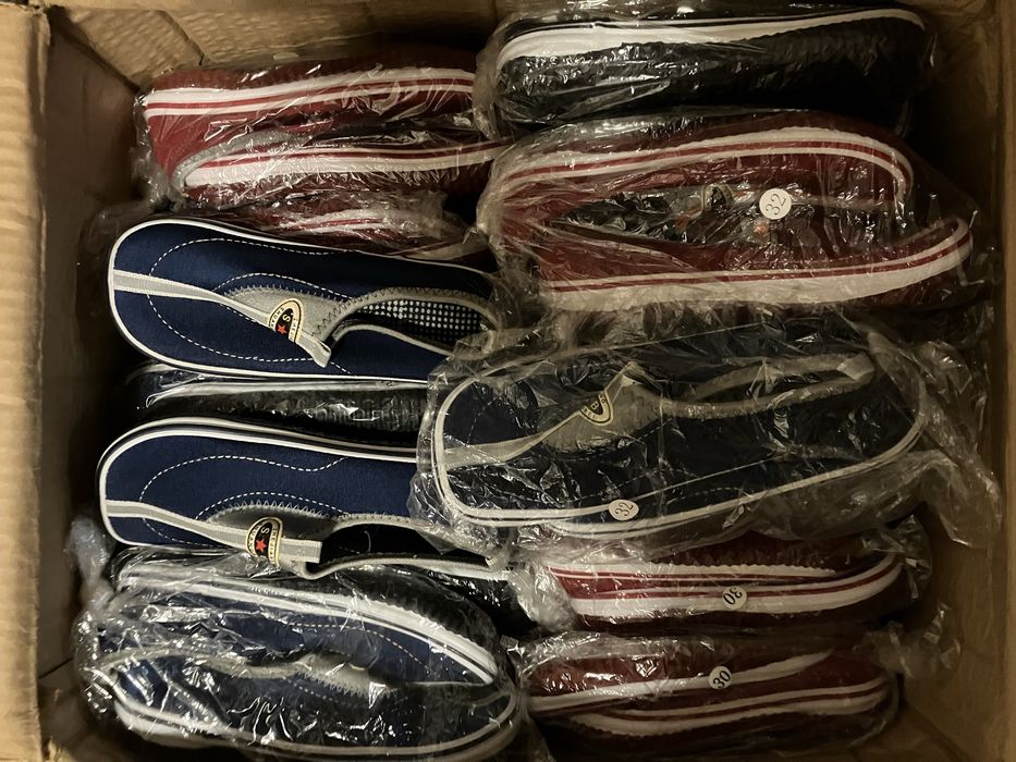 Сини и червени гуменки/кецове/морски обувки