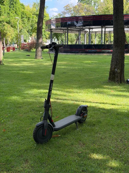 Trotinetă Xiaomi Pro Ultra cu SEMNALIZĂRI