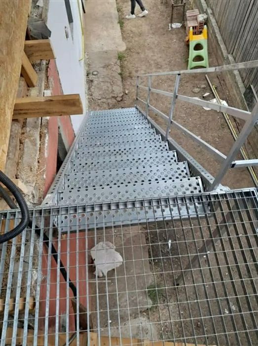 Scari metalice zincate facem la comanda