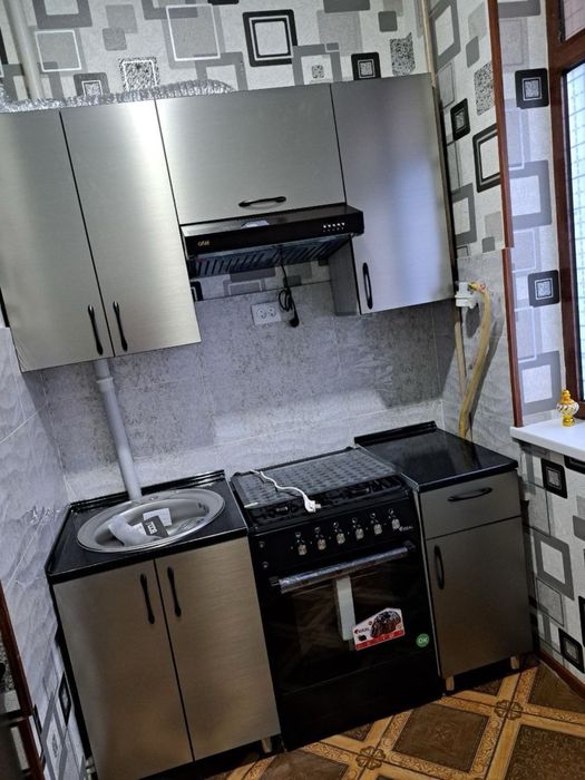 Срочно ижарага 1 хона 5- етаж лифт бор янги бозор Нарпай юлида