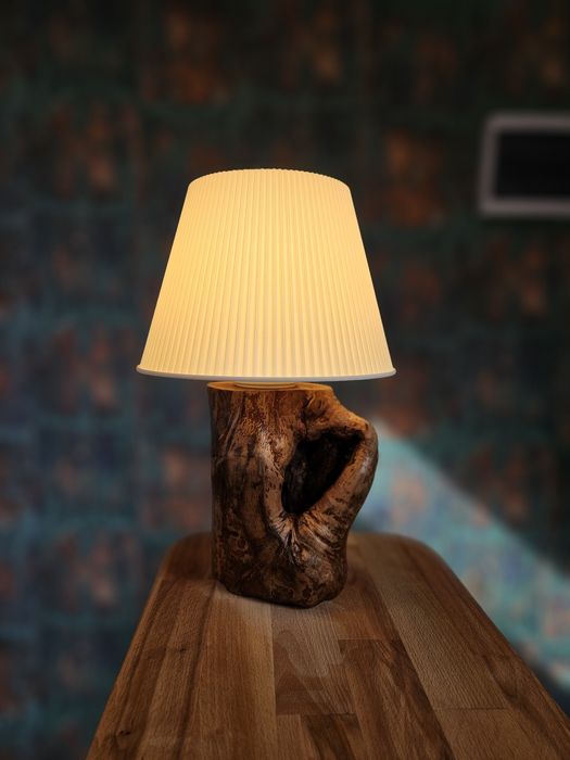 Veioză unicat din lemn natural
Transfo